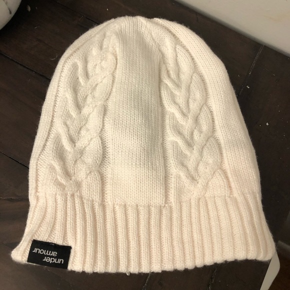 Under Armour Accessories - Under Armor beanie with fleece inside